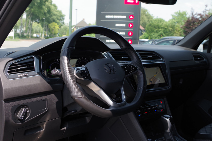 Volkswagen Tiguan 1.4 TSI eHybrid 245 PK R-Line BNS+ PHEV, Elektrische Trekhaak, Rondomzicht Camera, Adap. Cruise Control