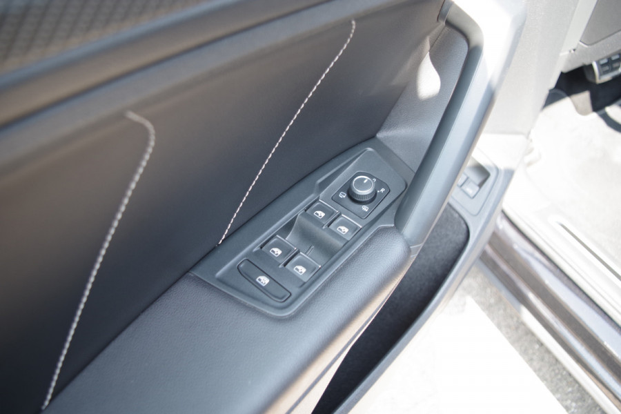 Volkswagen Tiguan 1.4 TSI eHybrid 245 PK R-Line BNS+ PHEV, Elektrische Trekhaak, Rondomzicht Camera, Adap. Cruise Control