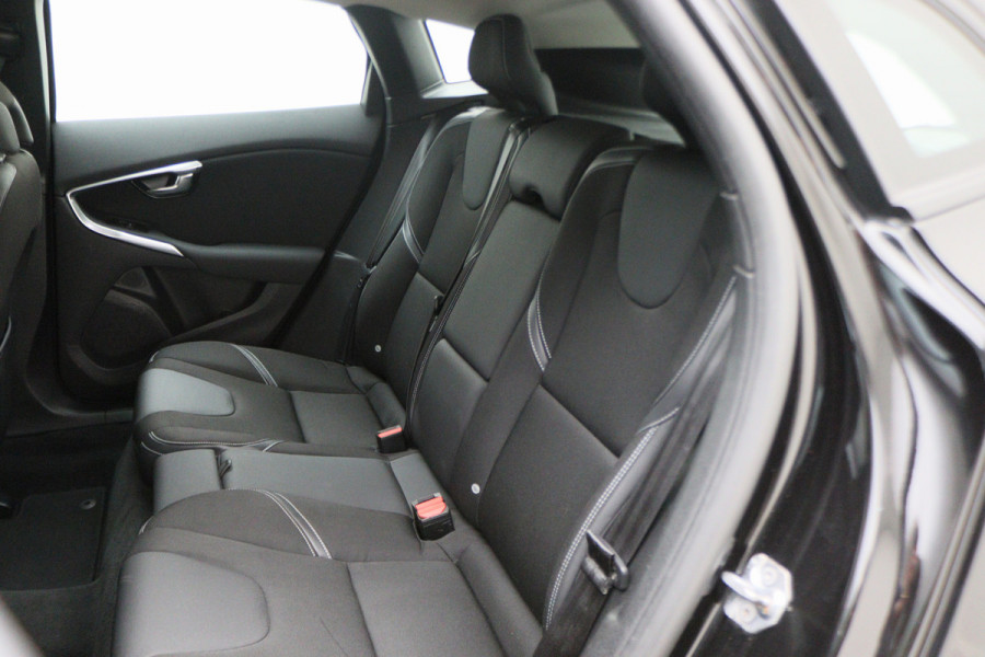 Volvo V40 1.5 T2 Momentum Automaat LED, Navigatie, Stoelverwarming, Cruise, Climate, PDC
