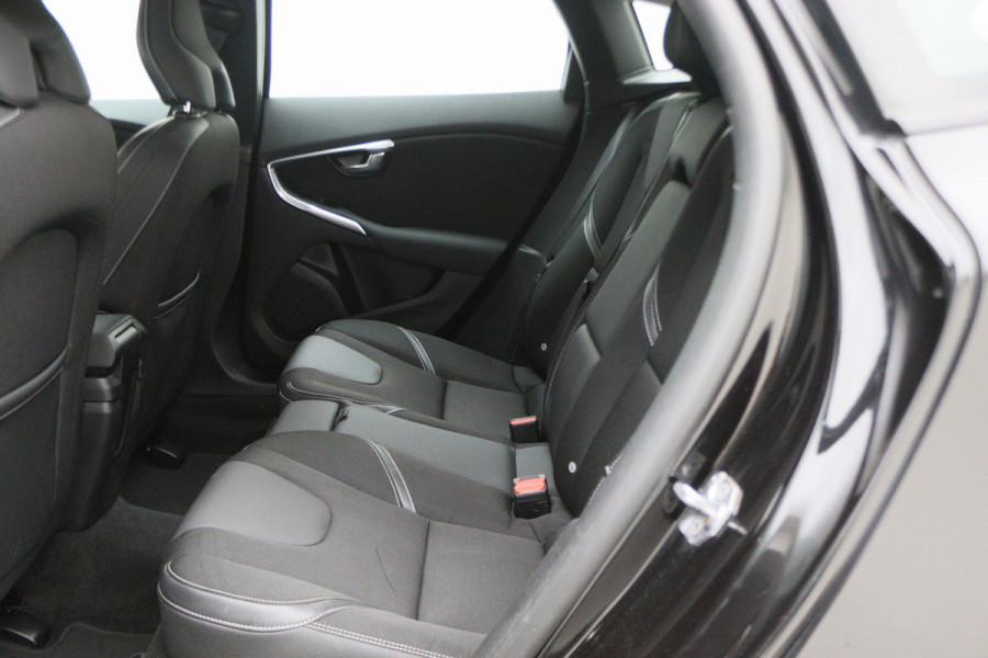 Volvo V40 1.5 T2 Momentum Automaat LED, Navigatie, Stoelverwarming, Cruise, Climate, PDC