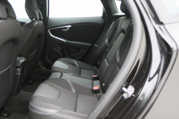 Volvo V40 1.5 T2 Momentum Automaat LED, Navigatie, Stoelverwarming, Cruise, Climate, PDC