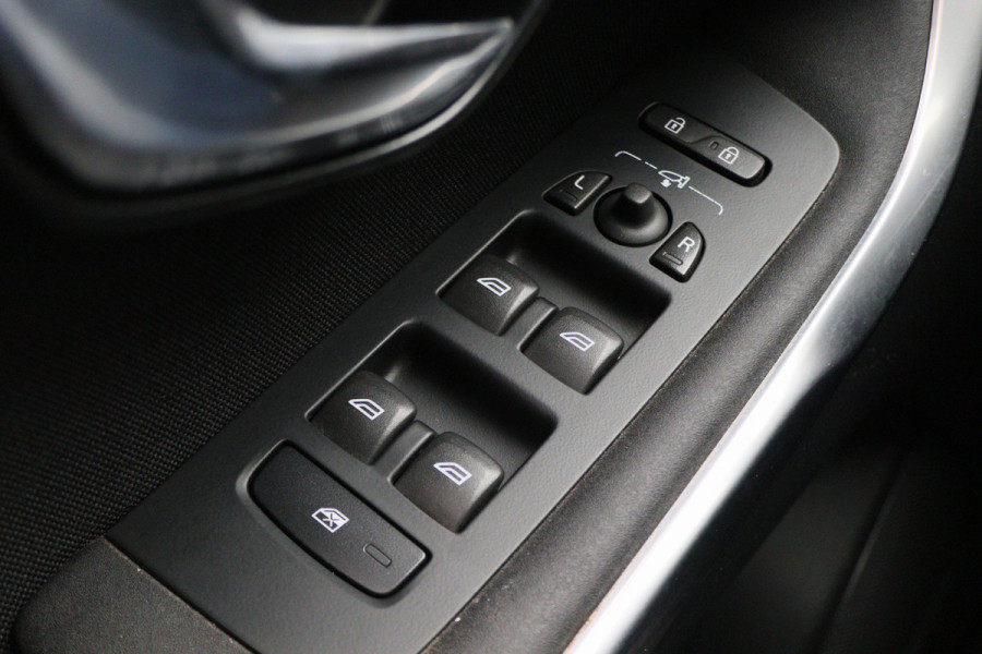Volvo V40 1.5 T2 Momentum Automaat LED, Navigatie, Stoelverwarming, Cruise, Climate, PDC