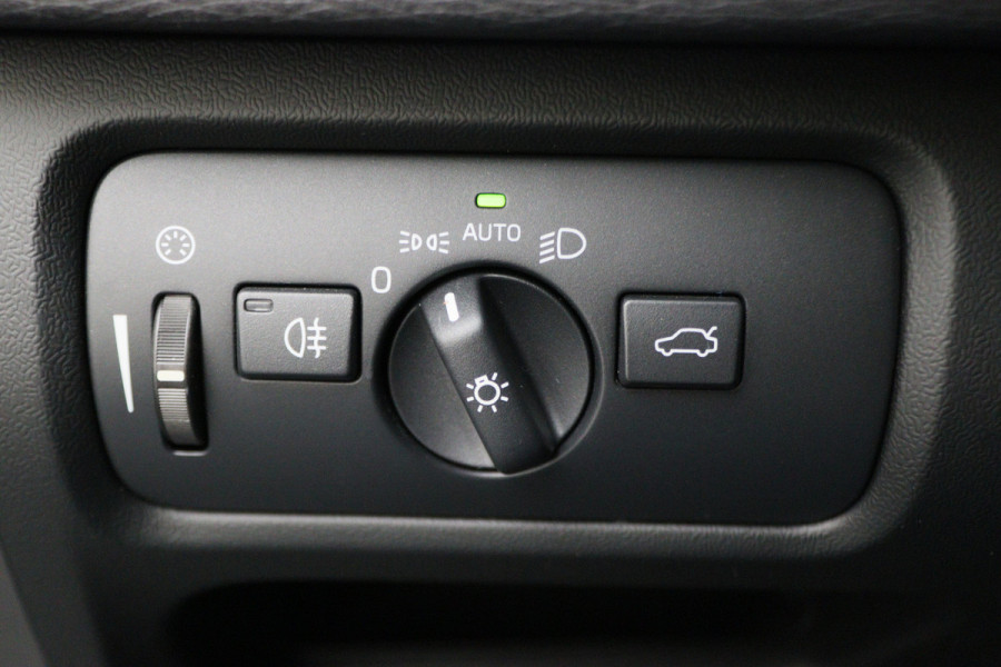 Volvo V40 1.5 T2 Momentum Automaat LED, Navigatie, Stoelverwarming, Cruise, Climate, PDC