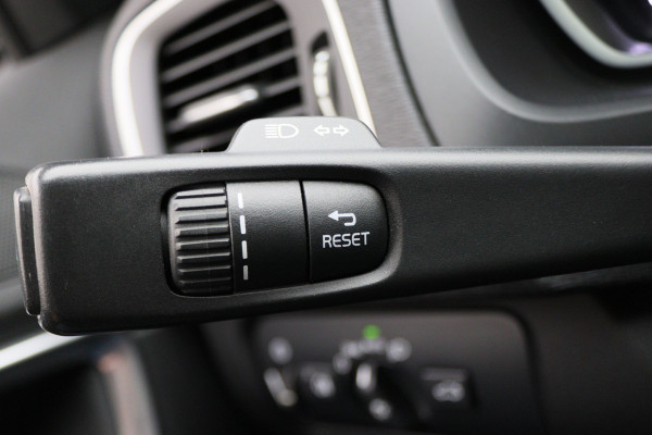 Volvo V40 1.5 T2 Momentum Automaat LED, Navigatie, Stoelverwarming, Cruise, Climate, PDC