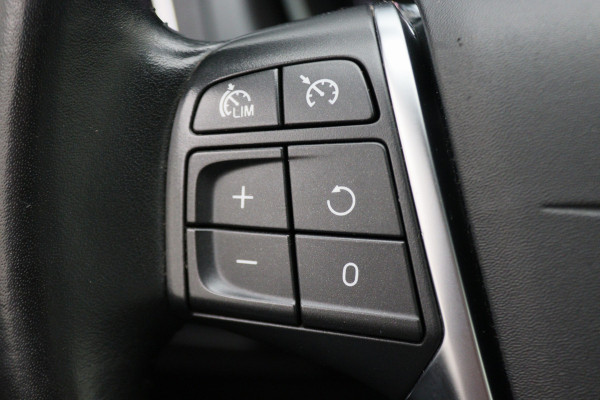 Volvo V40 1.5 T2 Momentum Automaat LED, Navigatie, Stoelverwarming, Cruise, Climate, PDC