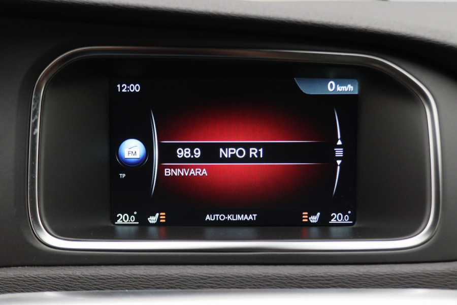 Volvo V40 1.5 T2 Momentum Automaat LED, Navigatie, Stoelverwarming, Cruise, Climate, PDC