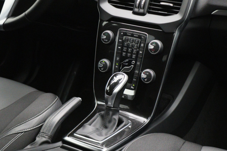 Volvo V40 1.5 T2 Momentum Automaat LED, Navigatie, Stoelverwarming, Cruise, Climate, PDC