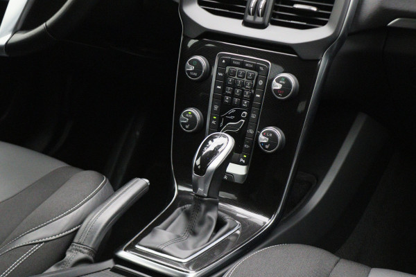 Volvo V40 1.5 T2 Momentum Automaat LED, Navigatie, Stoelverwarming, Cruise, Climate, PDC
