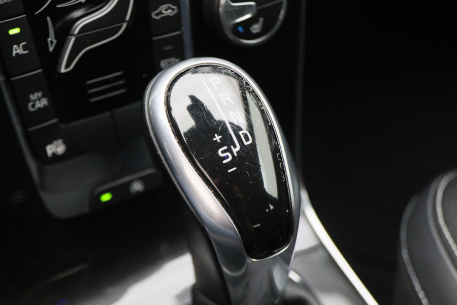 Volvo V40 1.5 T2 Momentum Automaat LED, Navigatie, Stoelverwarming, Cruise, Climate, PDC
