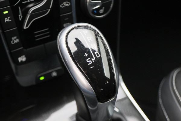 Volvo V40 1.5 T2 Momentum Automaat LED, Navigatie, Stoelverwarming, Cruise, Climate, PDC