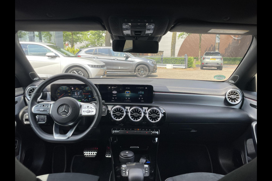 Mercedes-Benz CLA-Klasse Shooting Brake 250 e AMG Line 360 CAMERA | BURMESTER AUDIO | PANO | AMBILIGHT | DODE HOEK MELDING | RIJKLAARPRIJS incl. 12 mnd BOVAG