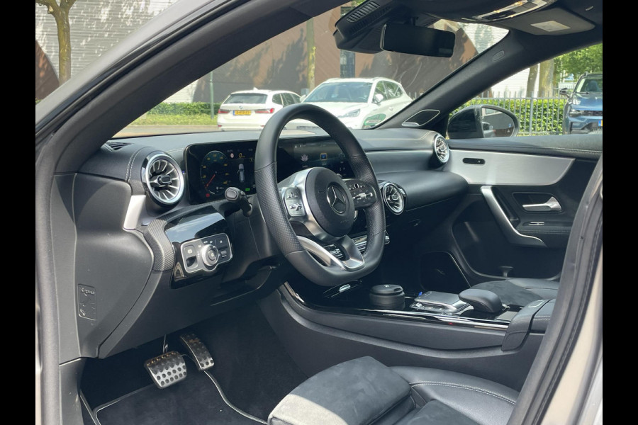 Mercedes-Benz CLA-Klasse Shooting Brake 250 e AMG Line 360 CAMERA | BURMESTER AUDIO | PANO | AMBILIGHT | DODE HOEK MELDING | RIJKLAARPRIJS incl. 12 mnd BOVAG