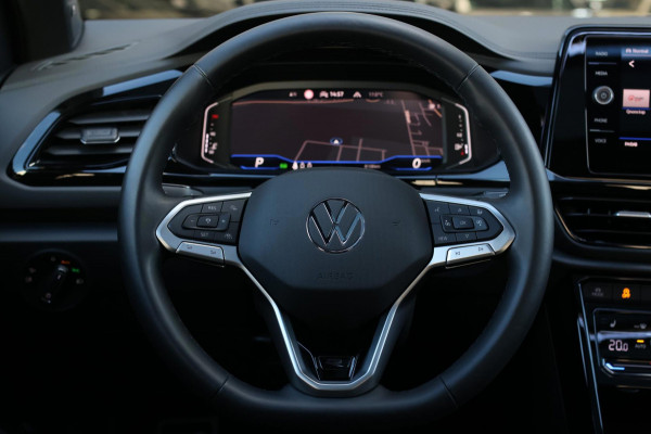 Volkswagen T-Roc 1.5 TSI R-Line *Pano*Camera*Beats*DSG*Virtual Plus*