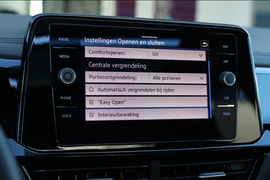 Volkswagen T-Roc 1.5 TSI R-Line *Pano*Camera*Beats*DSG*Virtual Plus*