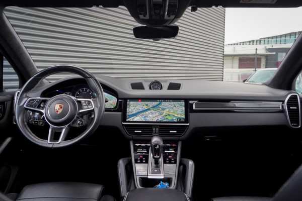 Porsche Cayenne 3.0 E-Hybrid / Pano / 4Wielsturing / InnoDrive / Clanck / Trekhaak / Luchtvering / NL Auto