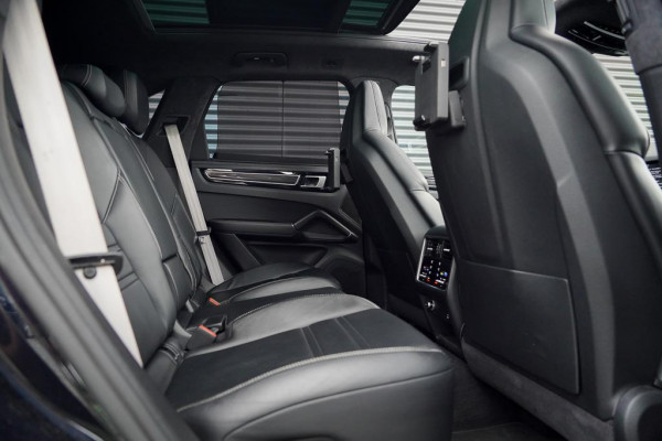 Porsche Cayenne 3.0 E-Hybrid / Pano / 4Wielsturing / InnoDrive / Clanck / Trekhaak / Luchtvering / NL Auto