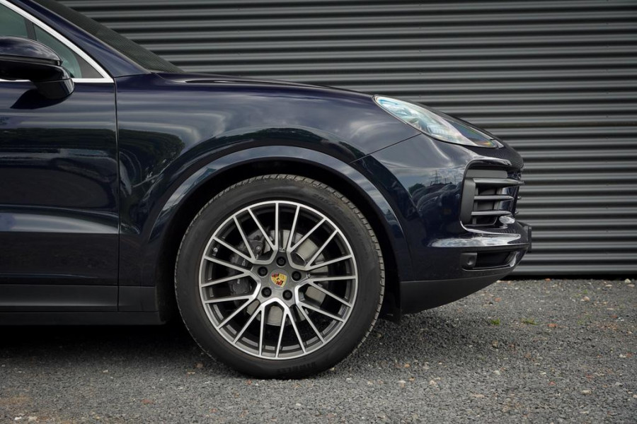 Porsche Cayenne 3.0 E-Hybrid / Pano / 4Wielsturing / InnoDrive / Clanck / Trekhaak / Luchtvering / NL Auto