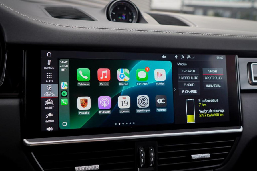 Porsche Cayenne 3.0 E-Hybrid / Pano / 4Wielsturing / InnoDrive / Clanck / Trekhaak / Luchtvering / NL Auto