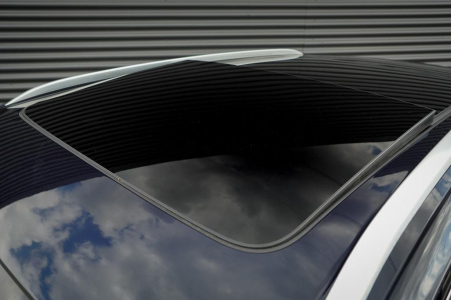 Porsche Cayenne 3.0 E-Hybrid / Pano / 4Wielsturing / InnoDrive / Clanck / Trekhaak / Luchtvering / NL Auto