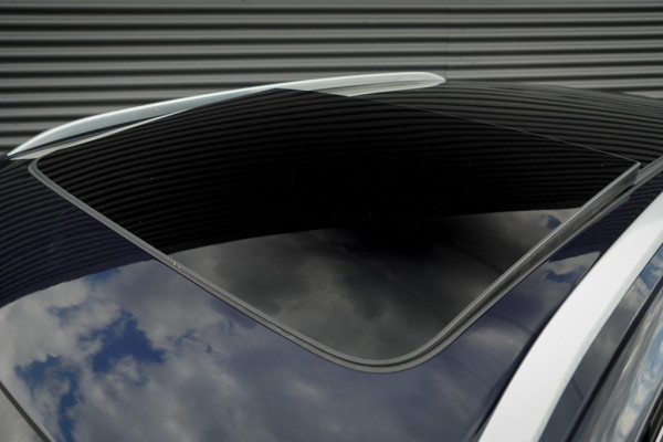 Porsche Cayenne 3.0 E-Hybrid / Pano / 4Wielsturing / InnoDrive / Clanck / Trekhaak / Luchtvering / NL Auto