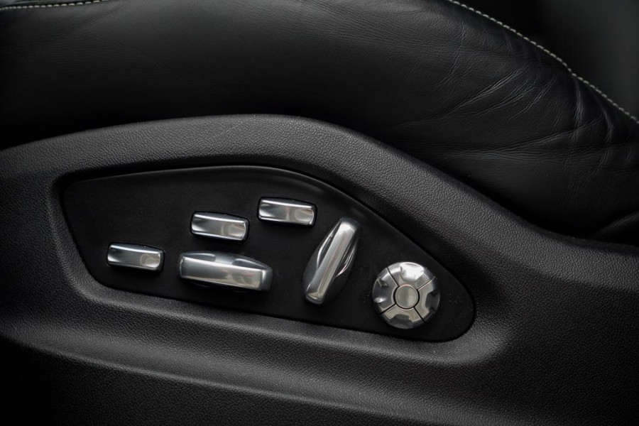 Porsche Cayenne 3.0 E-Hybrid / Pano / 4Wielsturing / InnoDrive / Clanck / Trekhaak / Luchtvering / NL Auto