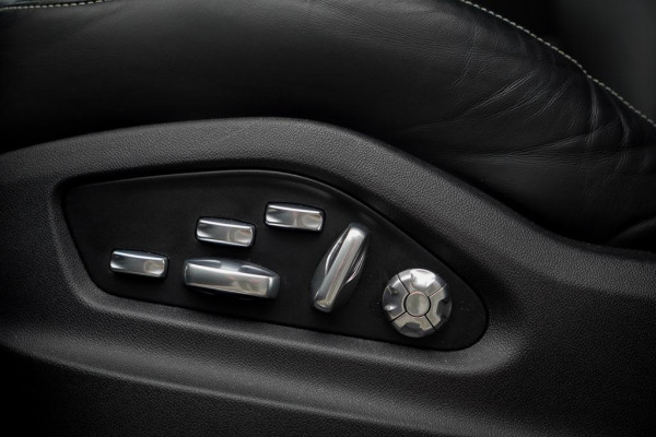 Porsche Cayenne 3.0 E-Hybrid / Pano / 4Wielsturing / InnoDrive / Clanck / Trekhaak / Luchtvering / NL Auto