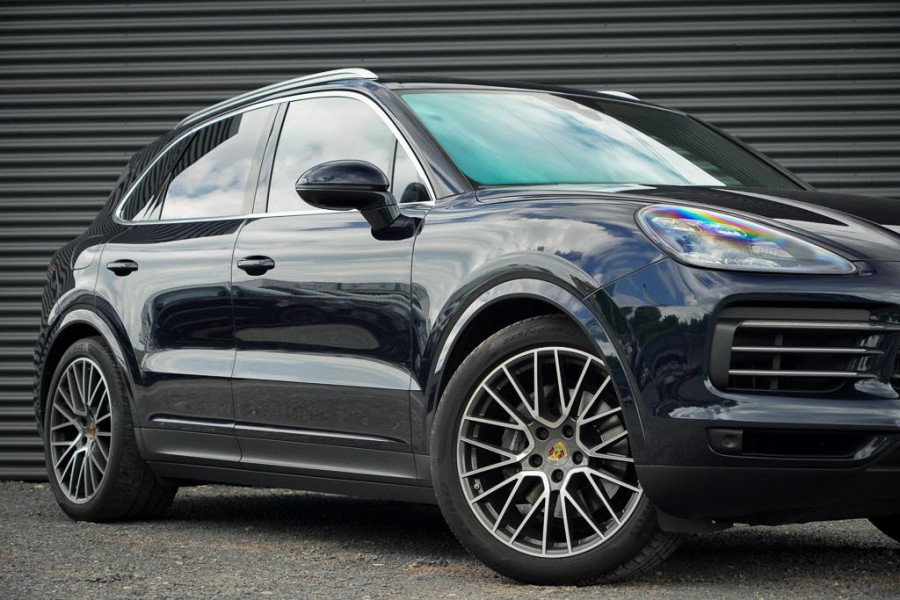 Porsche Cayenne 3.0 E-Hybrid / Pano / 4Wielsturing / InnoDrive / Clanck / Trekhaak / Luchtvering / NL Auto