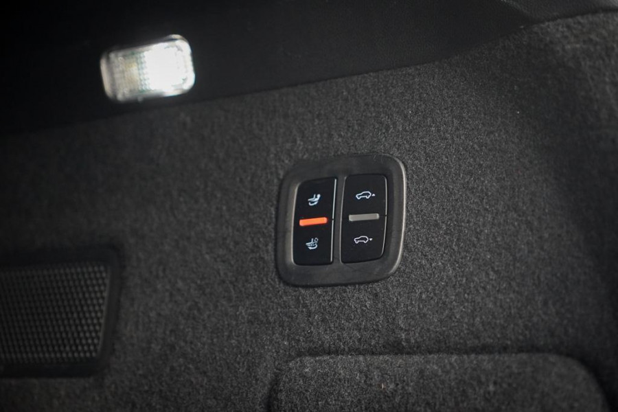 Porsche Cayenne 3.0 E-Hybrid / Pano / 4Wielsturing / InnoDrive / Clanck / Trekhaak / Luchtvering / NL Auto