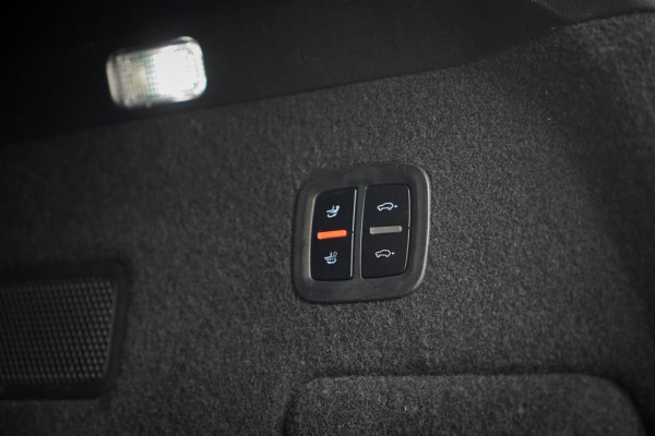 Porsche Cayenne 3.0 E-Hybrid / Pano / 4Wielsturing / InnoDrive / Clanck / Trekhaak / Luchtvering / NL Auto