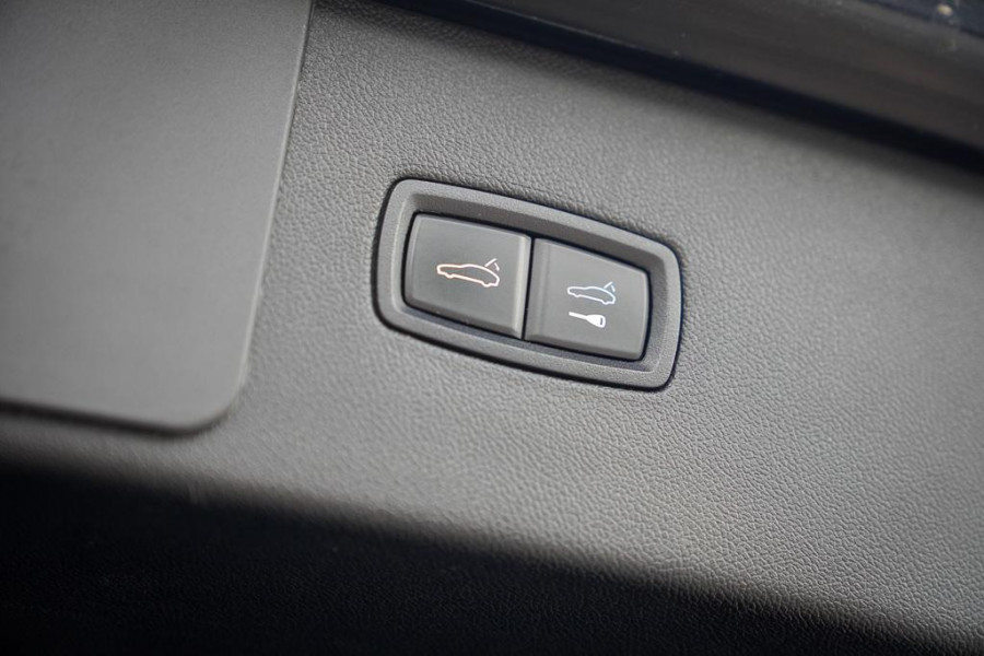 Porsche Cayenne 3.0 E-Hybrid / Pano / 4Wielsturing / InnoDrive / Clanck / Trekhaak / Luchtvering / NL Auto