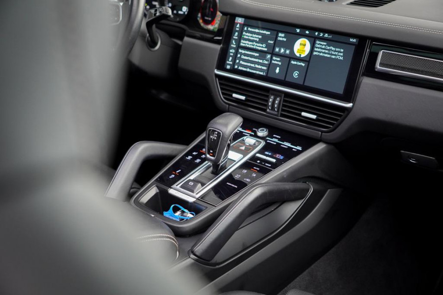 Porsche Cayenne 3.0 E-Hybrid / Pano / 4Wielsturing / InnoDrive / Clanck / Trekhaak / Luchtvering / NL Auto
