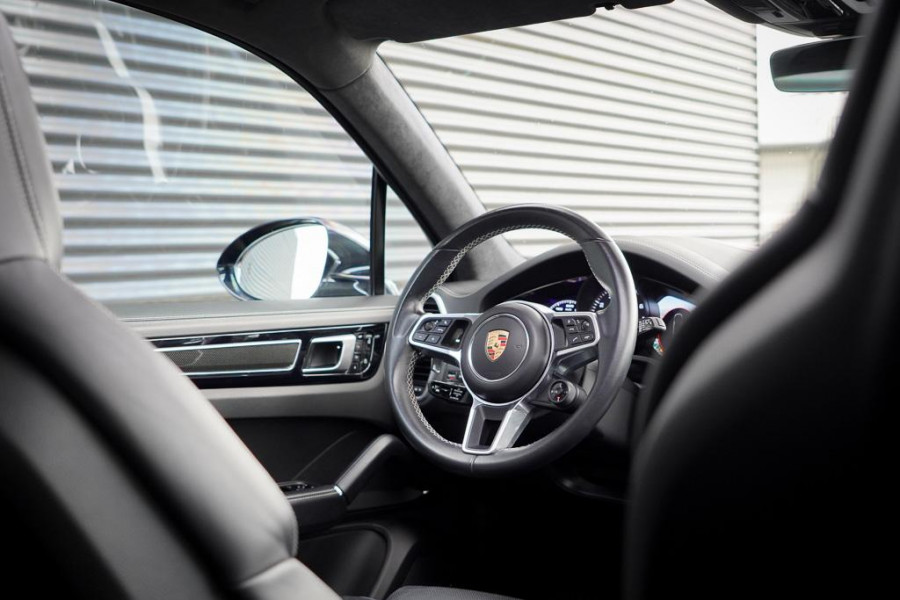 Porsche Cayenne 3.0 E-Hybrid / Pano / 4Wielsturing / InnoDrive / Clanck / Trekhaak / Luchtvering / NL Auto