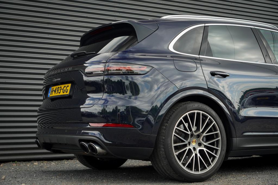 Porsche Cayenne 3.0 E-Hybrid / Pano / 4Wielsturing / InnoDrive / Clanck / Trekhaak / Luchtvering / NL Auto
