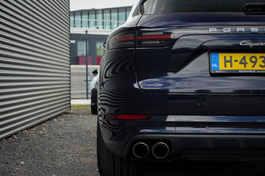 Porsche Cayenne 3.0 E-Hybrid / Pano / 4Wielsturing / InnoDrive / Clanck / Trekhaak / Luchtvering / NL Auto