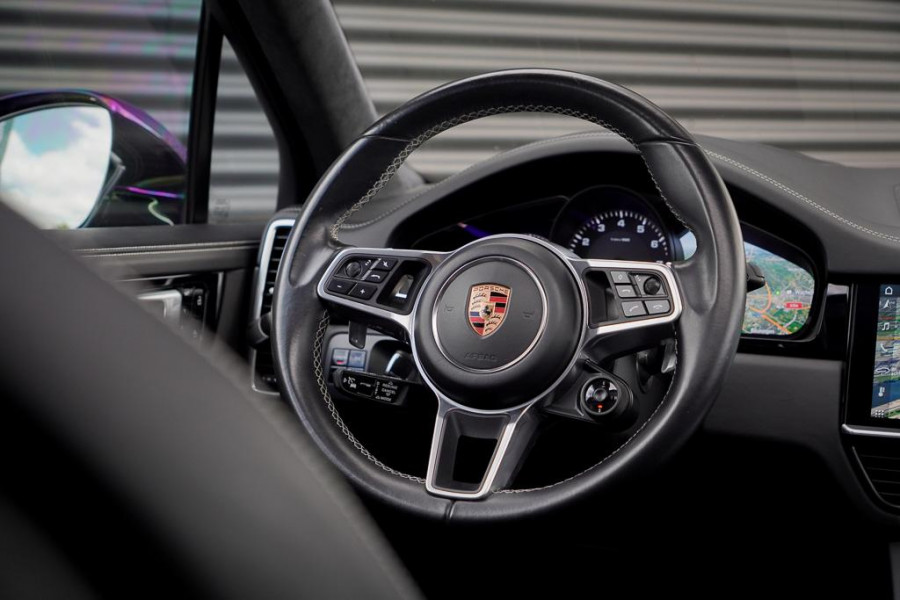 Porsche Cayenne 3.0 E-Hybrid / Pano / 4Wielsturing / InnoDrive / Clanck / Trekhaak / Luchtvering / NL Auto