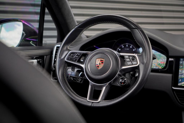 Porsche Cayenne 3.0 E-Hybrid / Pano / 4Wielsturing / InnoDrive / Clanck / Trekhaak / Luchtvering / NL Auto