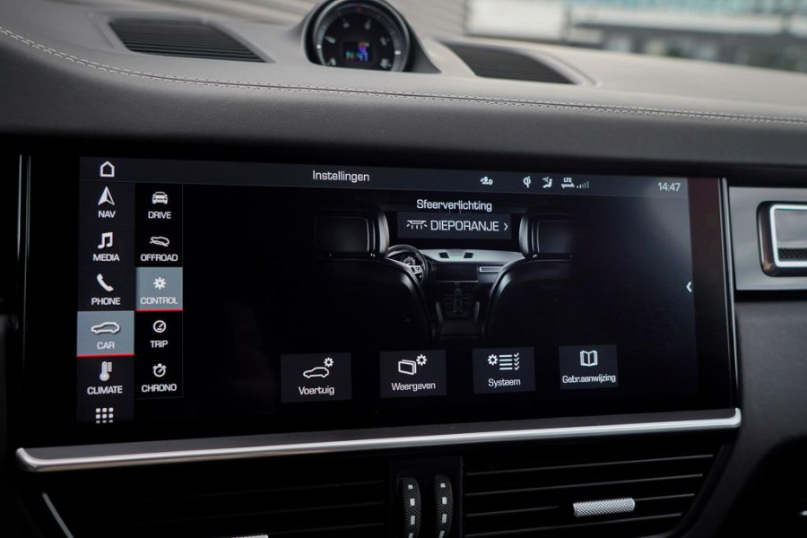 Porsche Cayenne 3.0 E-Hybrid / Pano / 4Wielsturing / InnoDrive / Clanck / Trekhaak / Luchtvering / NL Auto