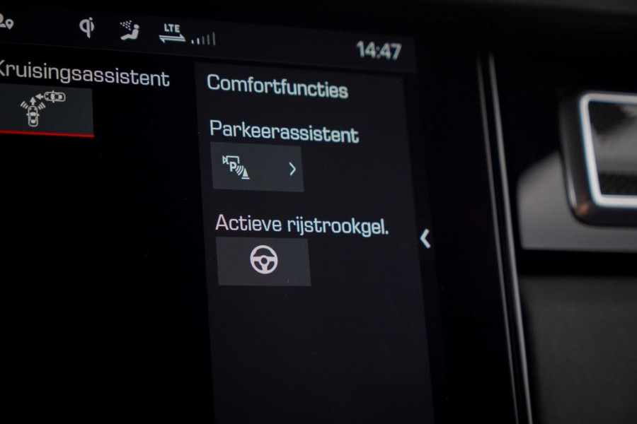 Porsche Cayenne 3.0 E-Hybrid / Pano / 4Wielsturing / InnoDrive / Clanck / Trekhaak / Luchtvering / NL Auto