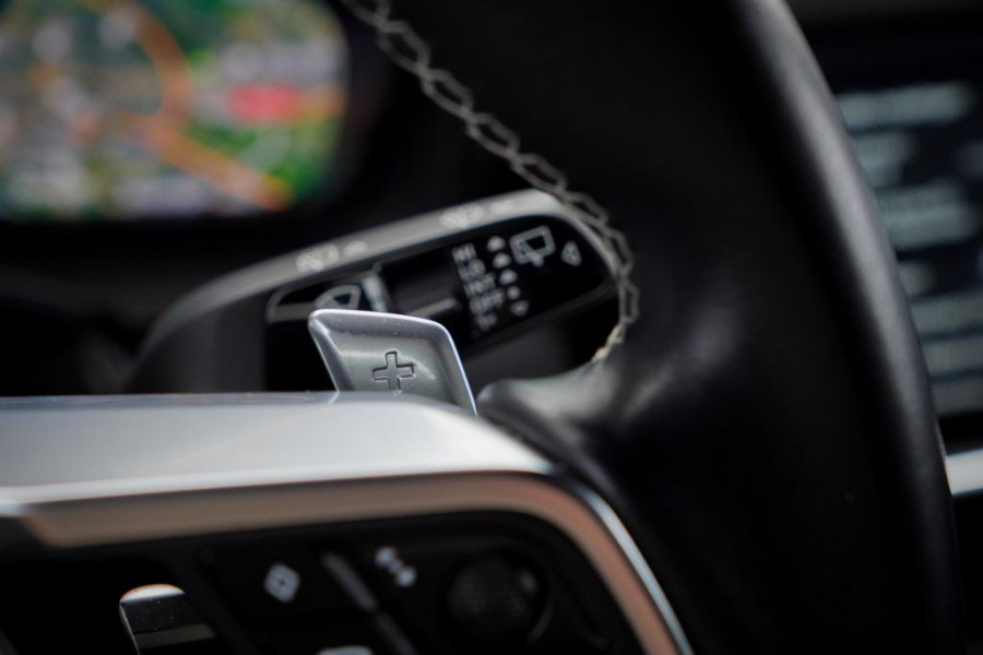 Porsche Cayenne 3.0 E-Hybrid / Pano / 4Wielsturing / InnoDrive / Clanck / Trekhaak / Luchtvering / NL Auto