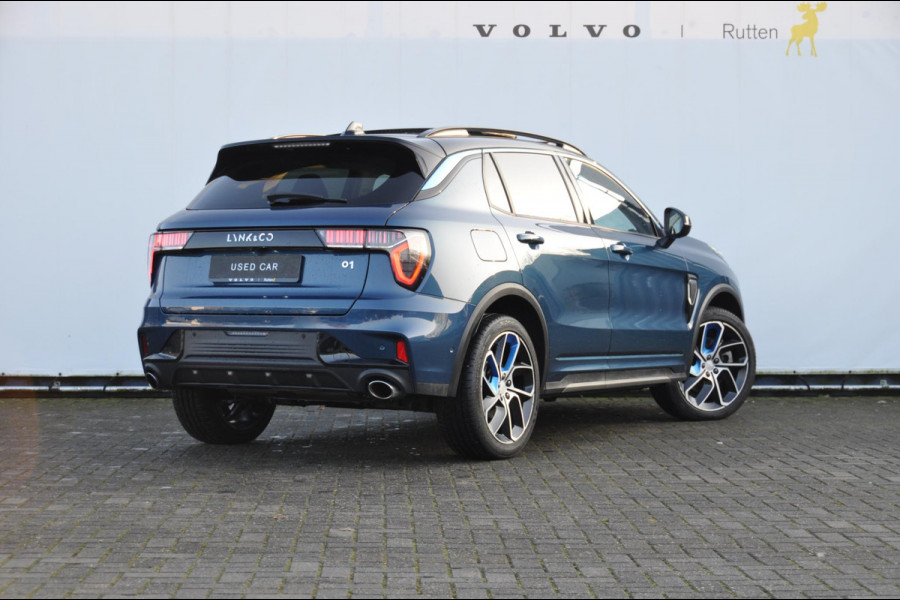 Lynk & Co 01 262PK Automaat Lynk & Co 01 / 360 Camera / Adaptieve cruise control / Elektrische stoelen / BLIS / Stoelverwarming / Elektrische achterklep / Climate control / Parkeersensoren met camera / Regensensor / Keyless entry /