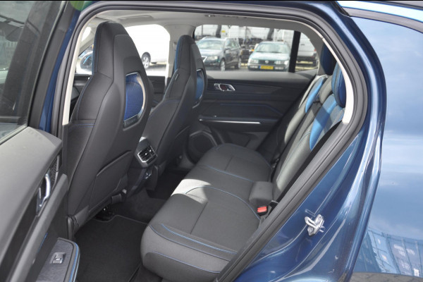 Lynk & Co 01 262PK Automaat Lynk & Co 01 / 360 Camera / Adaptieve cruise control / Elektrische stoelen / BLIS / Stoelverwarming / Elektrische achterklep / Climate control / Parkeersensoren met camera / Regensensor / Keyless entry /