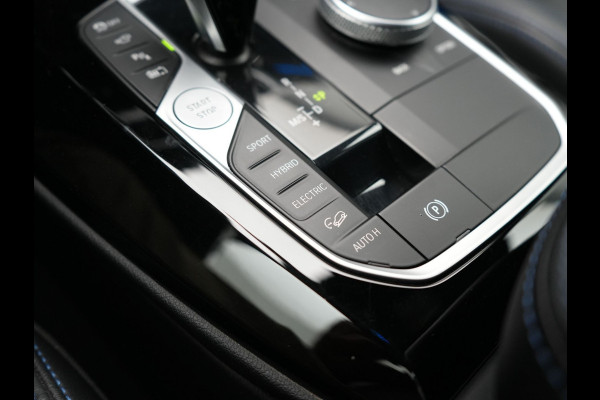 BMW X3 xDrive30e M Sport Plug In Hybrid 293pk Facelift Model PHEV | Trekhaak af Fabriek | 360 Camera | Lederen Sportstoelen Memory | 20"L.M | Apple Carplay | Stuurverwaming | Sfeerverlichting | Navi Prof | BLIS |