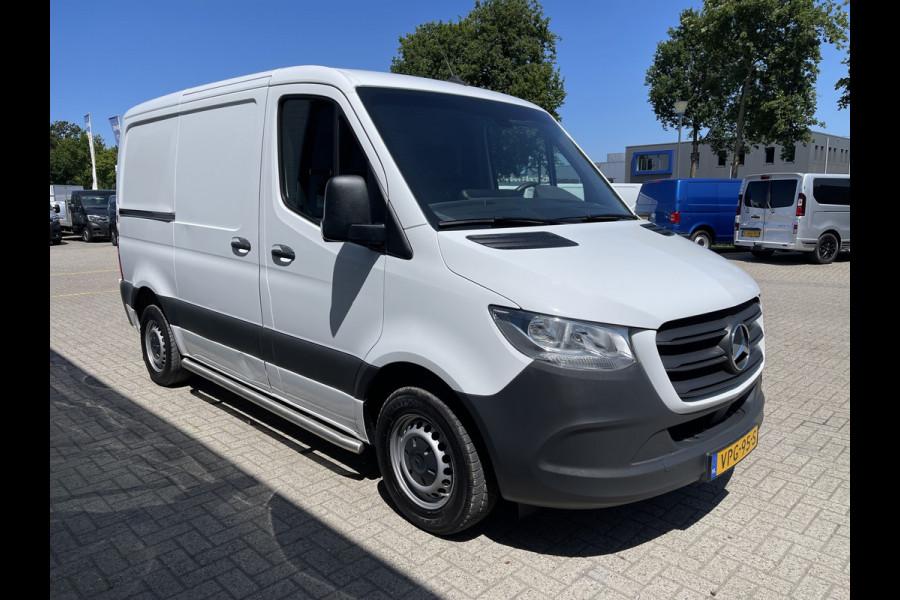 Mercedes-Benz Sprinter 211 1.9 CDI L1H1 FWD / vaste prijs rijklaar € 21.950 ex btw / lease vanaf € 358 / airco / cruise control / trekhaak / euro 6 diesel / bpm vrij / bijrijdersbank !