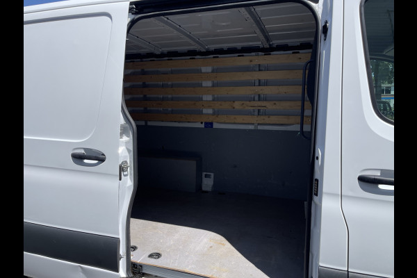 Mercedes-Benz Sprinter 211 1.9 CDI L1H1 FWD / vaste prijs rijklaar € 21.950 ex btw / lease vanaf € 358 / airco / cruise control / trekhaak / euro 6 diesel / bpm vrij / bijrijdersbank !