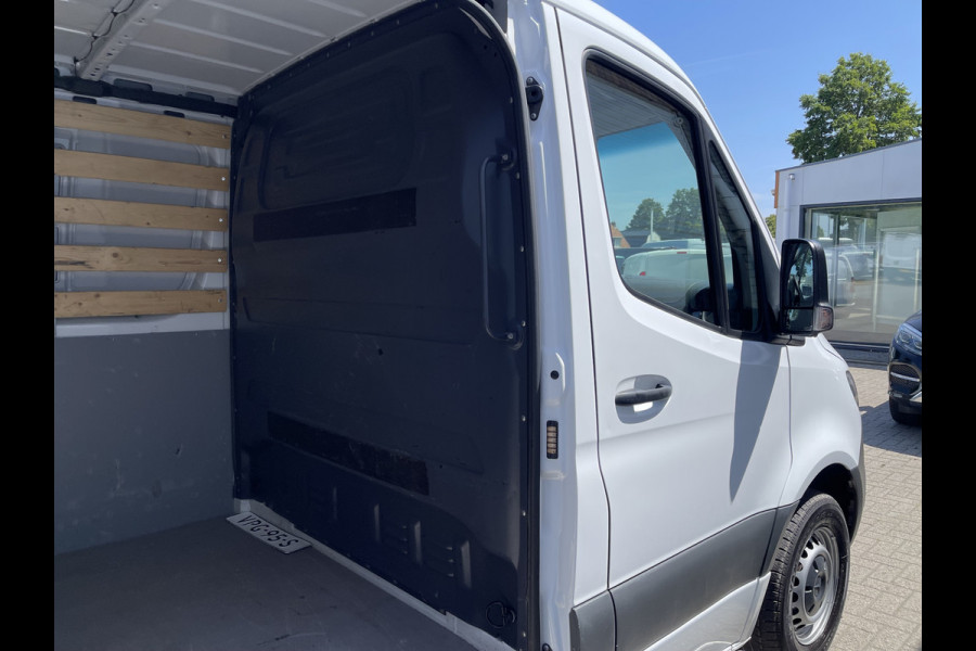 Mercedes-Benz Sprinter 211 1.9 CDI L1H1 FWD / vaste prijs rijklaar € 21.950 ex btw / lease vanaf € 358 / airco / cruise control / trekhaak / euro 6 diesel / bpm vrij / bijrijdersbank !