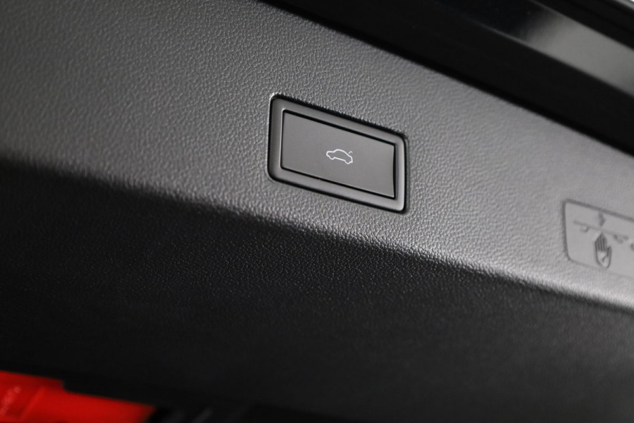 Volkswagen GOLF Variant R-Line-Edition 1.5 eTSI 85 kW / 116 pk Variant 7 v