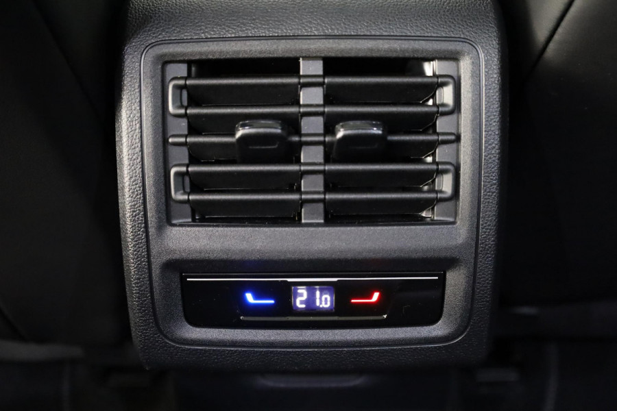 Volkswagen GOLF Variant R-Line-Edition 1.5 eTSI 85 kW / 116 pk Variant 7 v