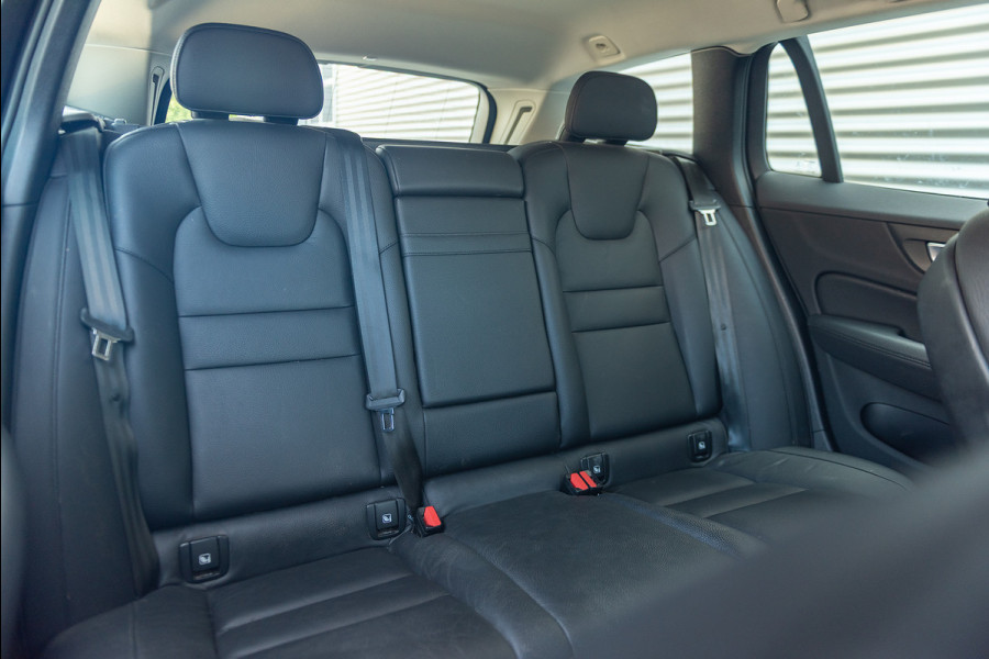 Volvo V60 B3 Aut. Momentum ACC Leder Trekhaak 163pk