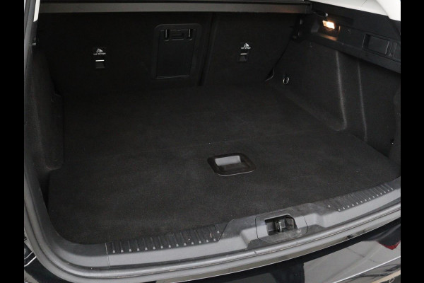 Ford Focus 1.0 EcoBoost Titanium X Business | Automaat | Stoel & Stuurverwarming | Camera | Trekhaak | Adaptive cruise | LED