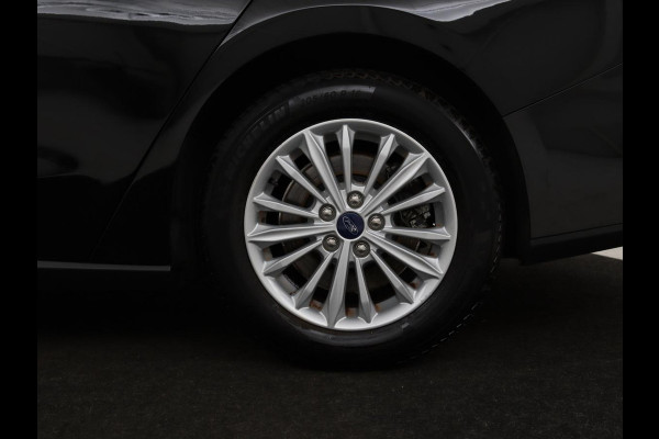 Ford Focus 1.0 EcoBoost Titanium X Business | Automaat | Stoel & Stuurverwarming | Camera | Trekhaak | Adaptive cruise | LED